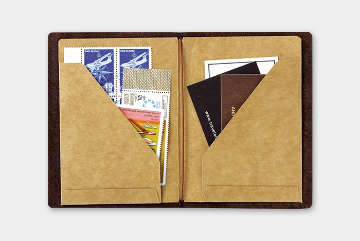 Traveler&#39;s Notebook Passport 010 - Kraft Paper Holder